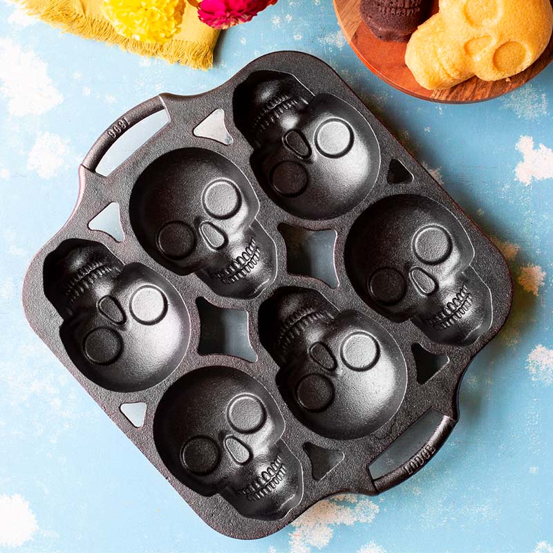 Lodge Ironware - Skull Mini Cake Pan - Image 4