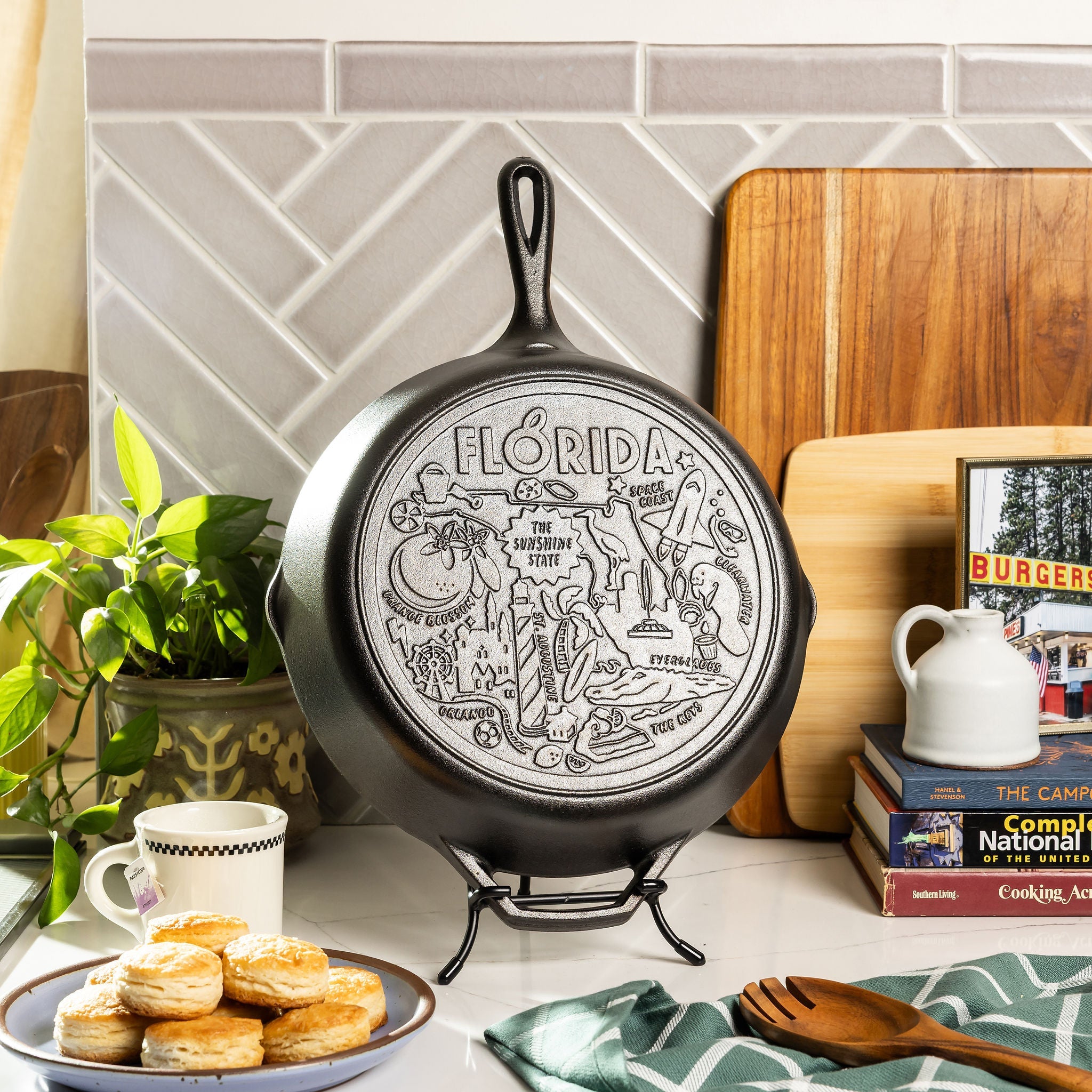 Lodge Castiron - American Road Trip: 12 Inch Seasoned Cast Iron Skillet, Florida - Image 2