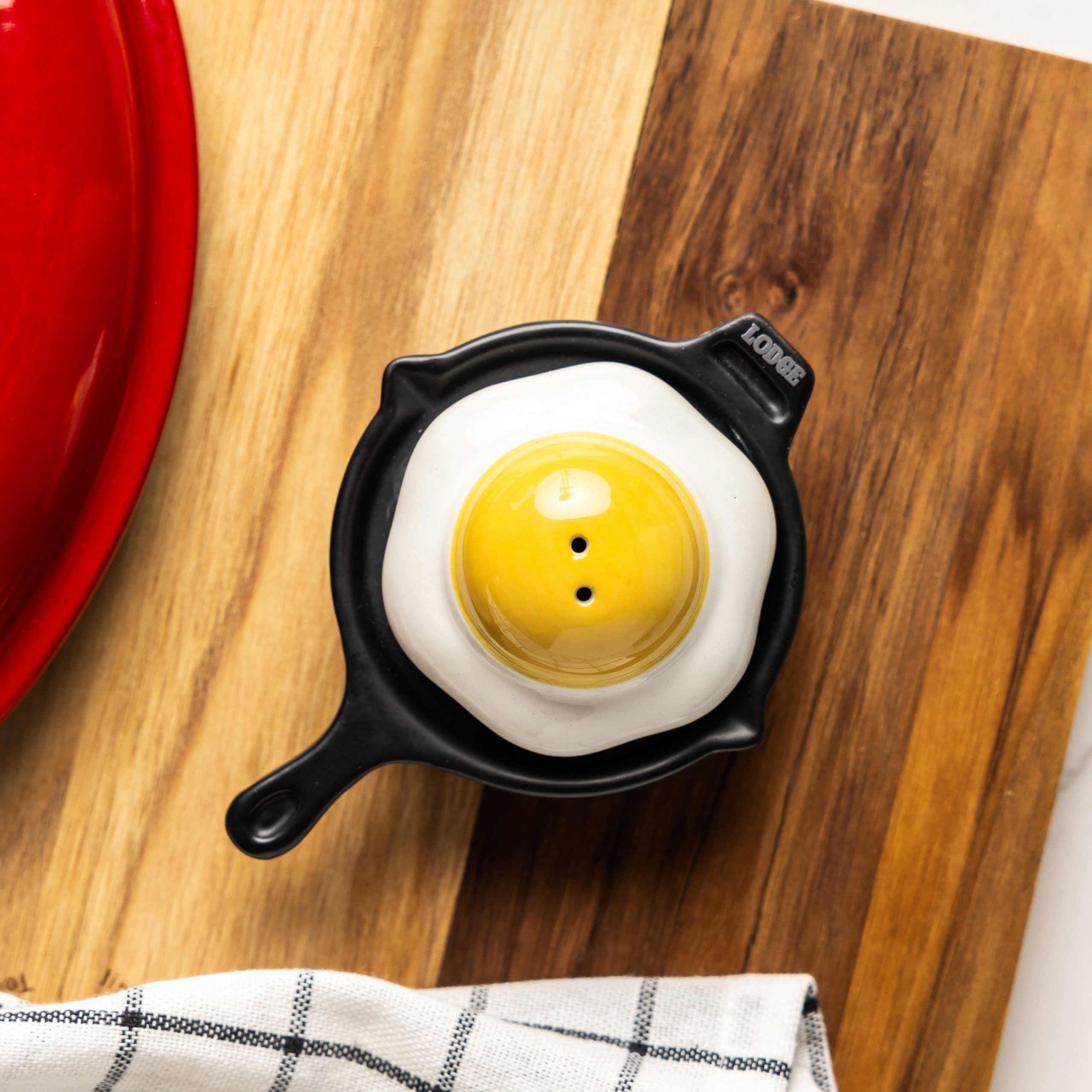 Lodge Ironware - Lodge Ironware - Skillet and Egg Salt and Pepper Shaker - Image 2