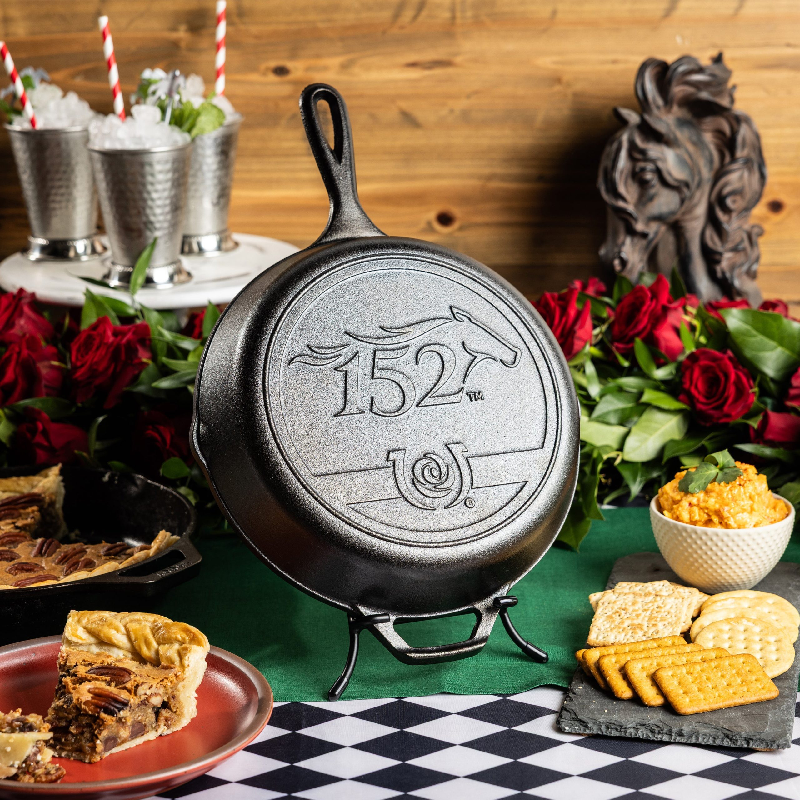 Lodge Castiron - 10.25 Inch Seasoned Cast Iron Kentucky Derby Skillet - Image 4