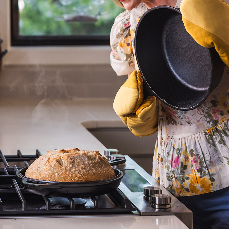 Lodge Castiron - 3.2 Quart Seasoned Cast Iron Combo Cooker - Image 6
