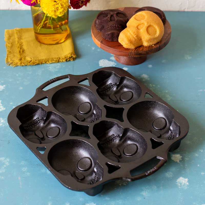 Lodge Ironware - Skull Mini Cake Pan - Image 3